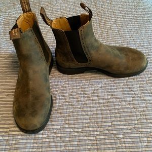 Blundstone boots size 9